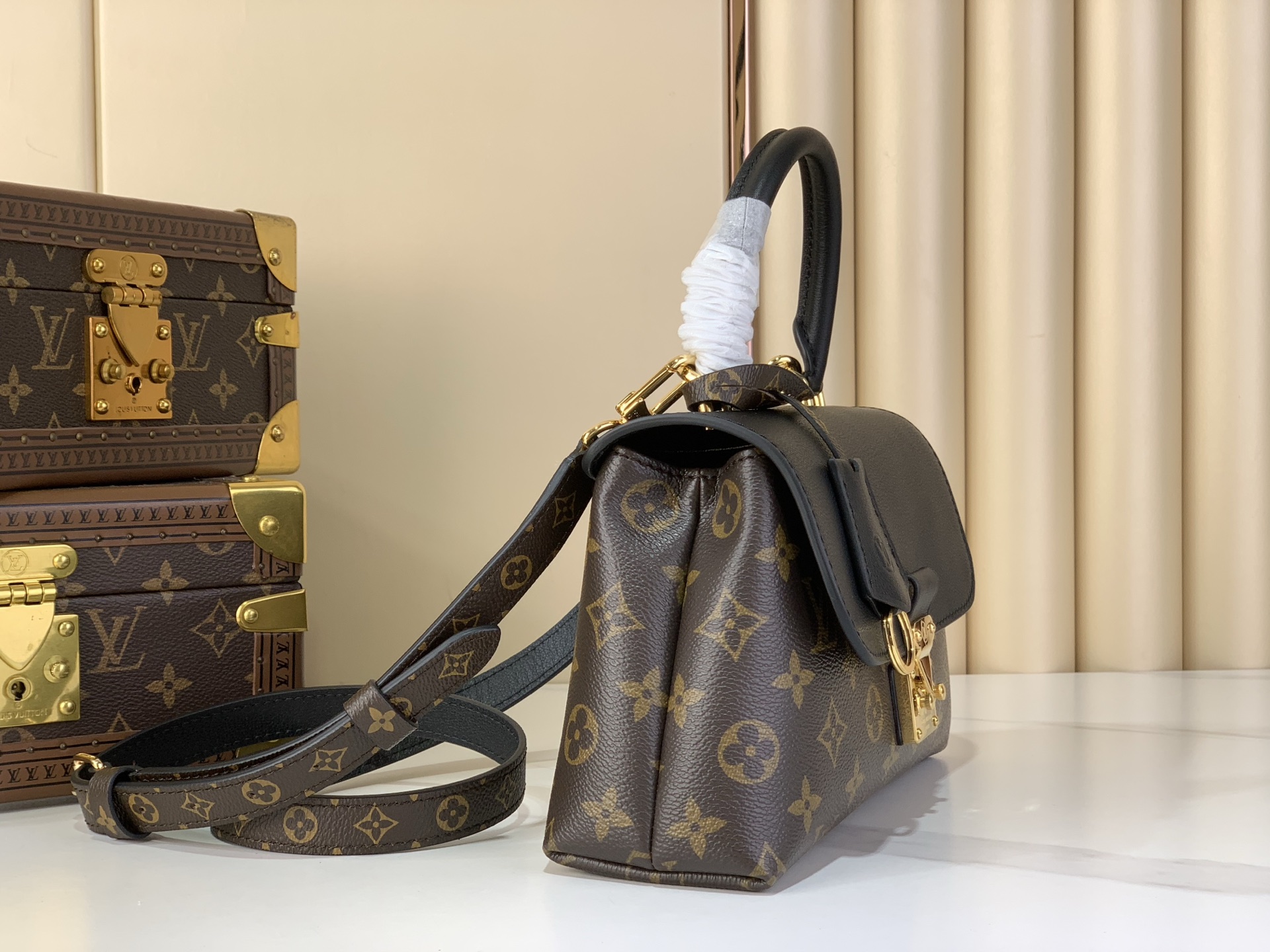 LV Style Black Leather Top Handle Bag style reference detail image 2 from source 770254