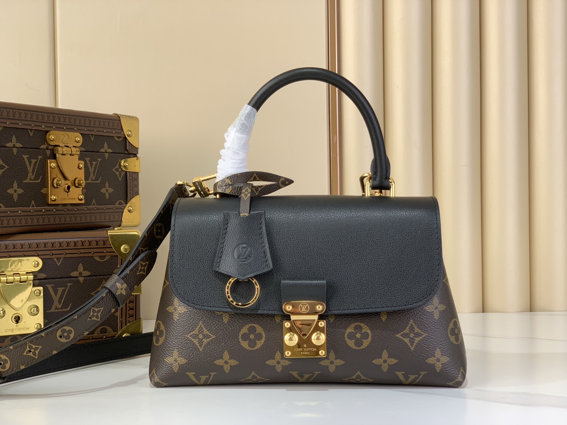 LV Style Black Leather Top Handle Bag style reference detail image 1 from source 770254