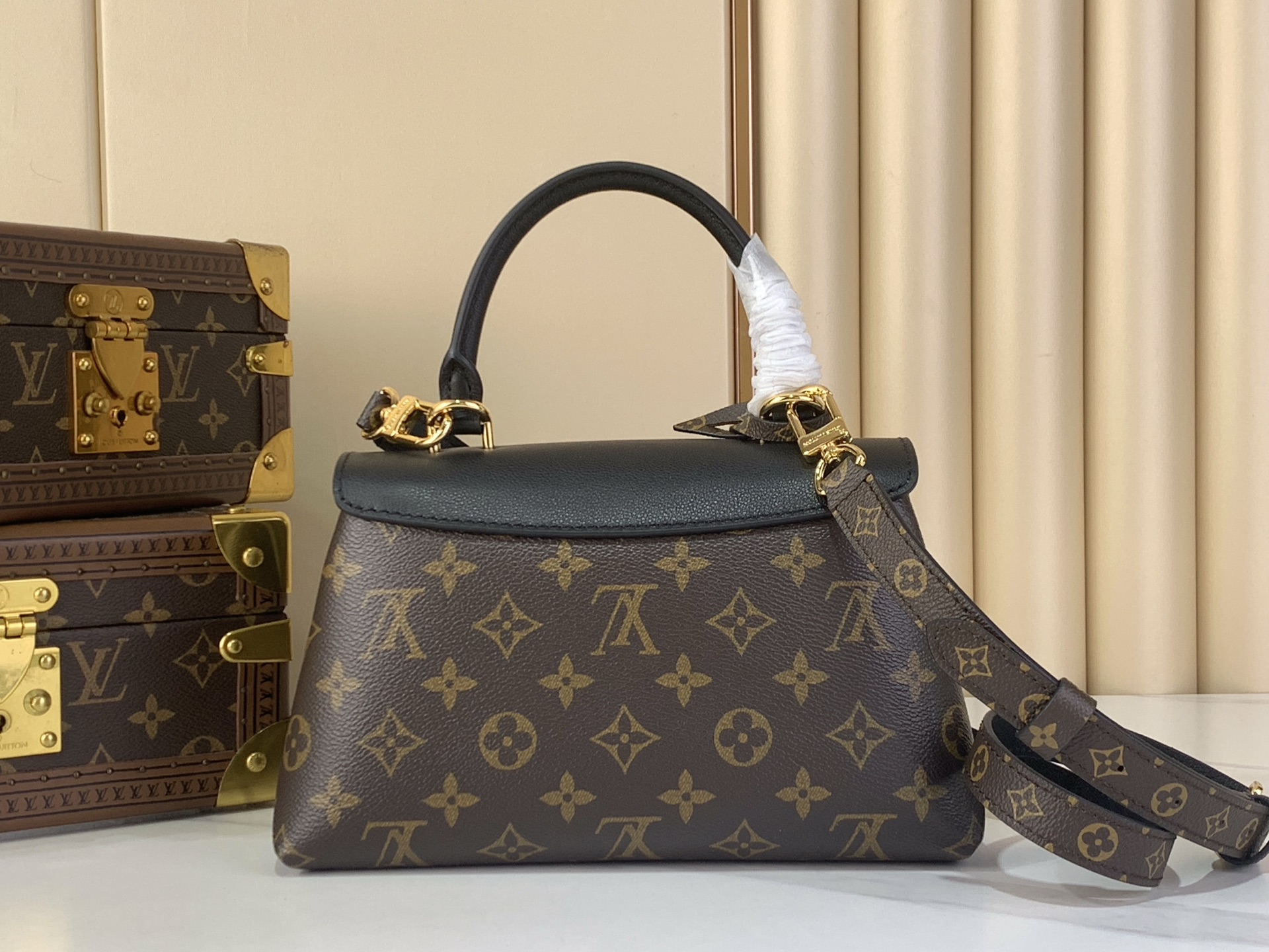 LV Style Black Leather Top Handle Bag style reference detail image 3 from source 770254