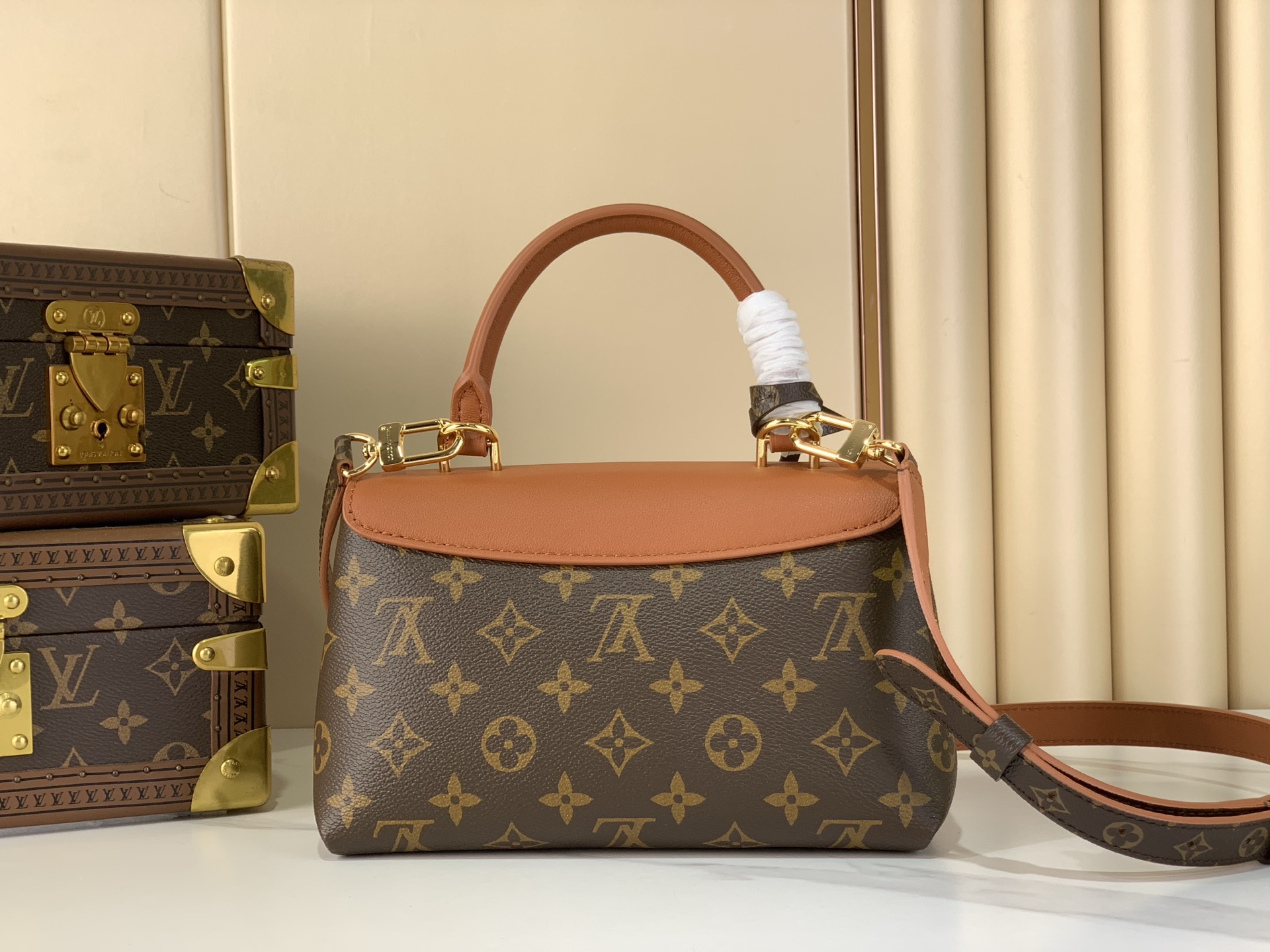 LV Style Black Leather Top Handle Bag style reference detail image 3 from source 770255