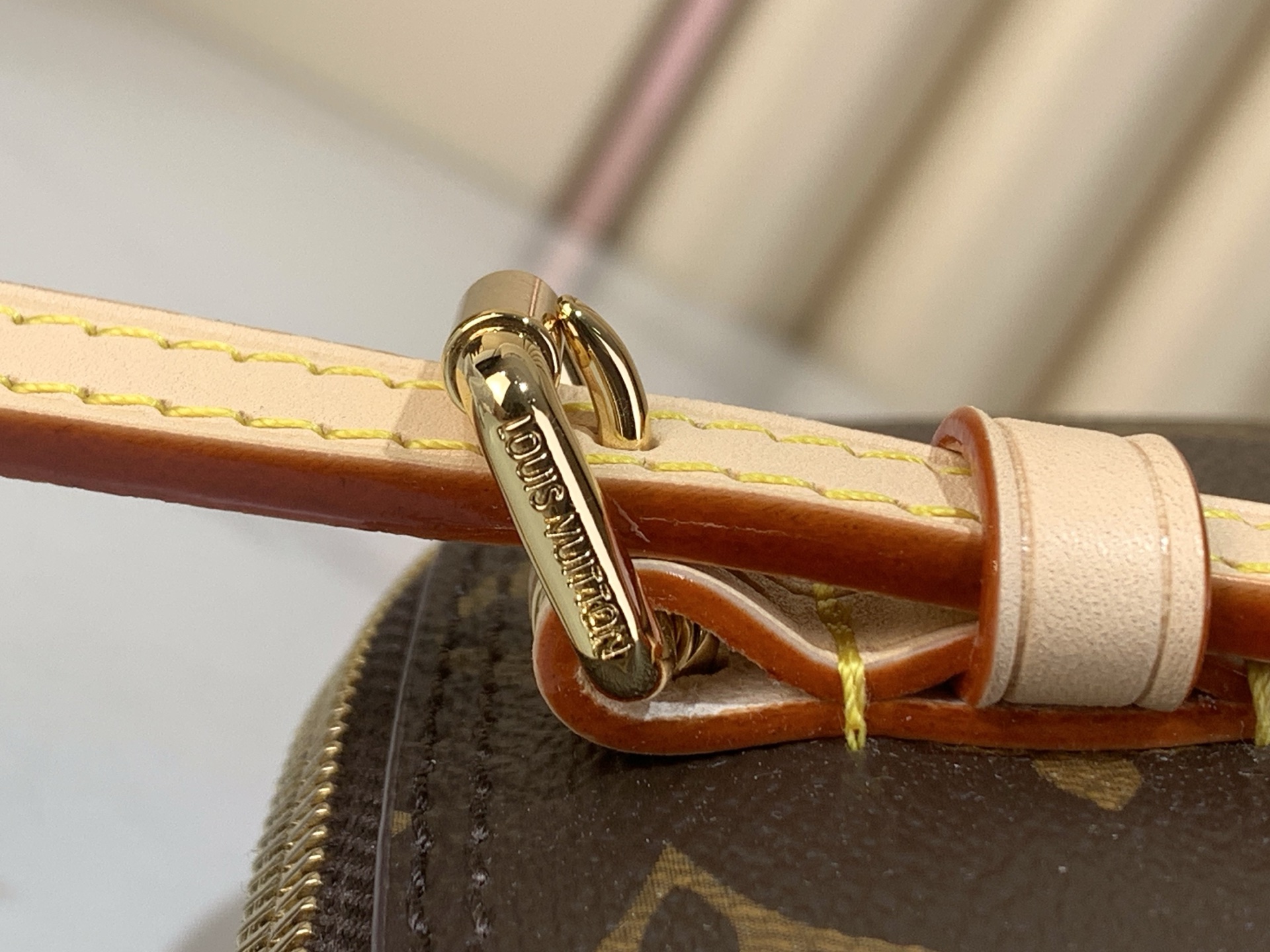LV Style Beige Leather Card Holder Bags detail image 6 from source 770257