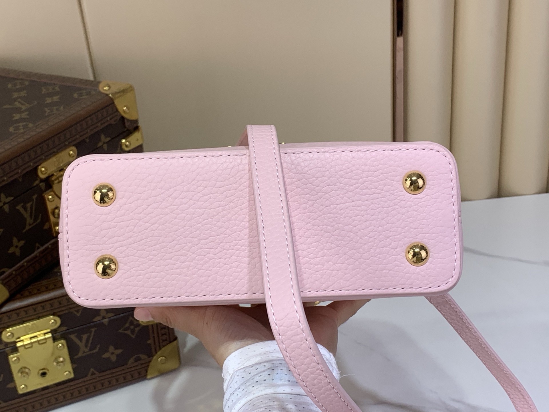 LV bag — practical uses ae6311 photo 3