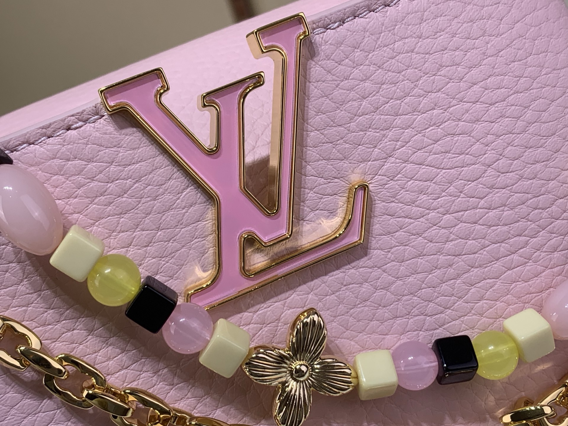 LV bag — practical uses ae6311 photo 1