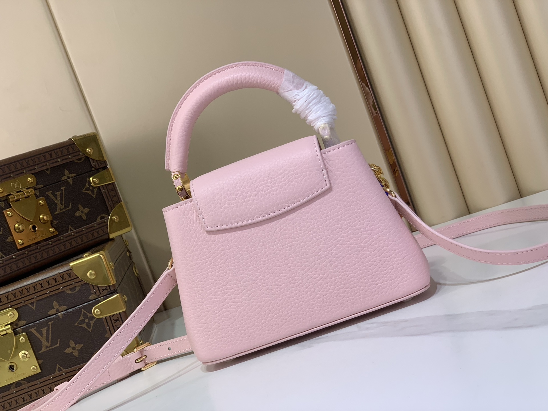 LV bag — practical uses ae6311 photo 2