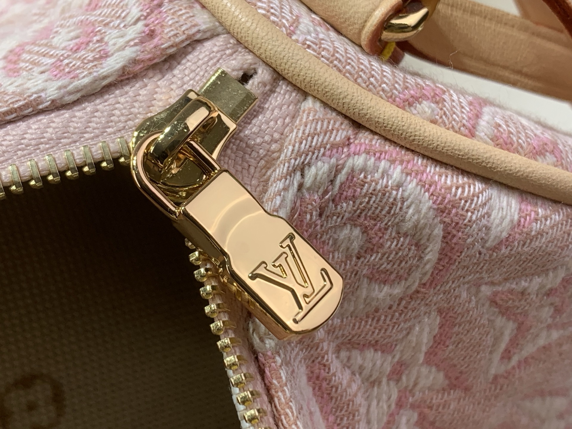 Louis Vuitton Classic Handcrafted Luxury Leather Shoulder Bag Ref 7