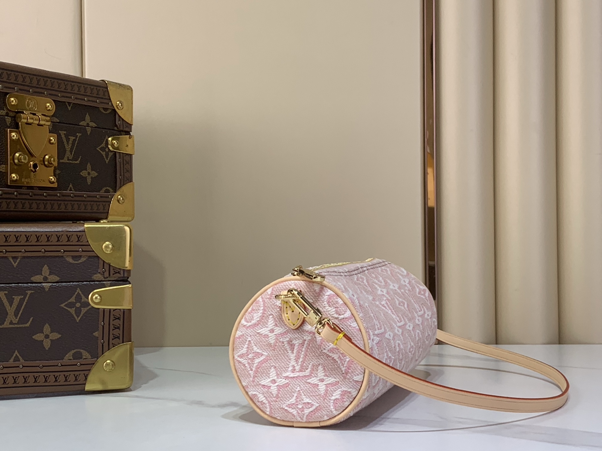 Louis Vuitton Classic Handcrafted Luxury Leather Shoulder Bag Ref 2