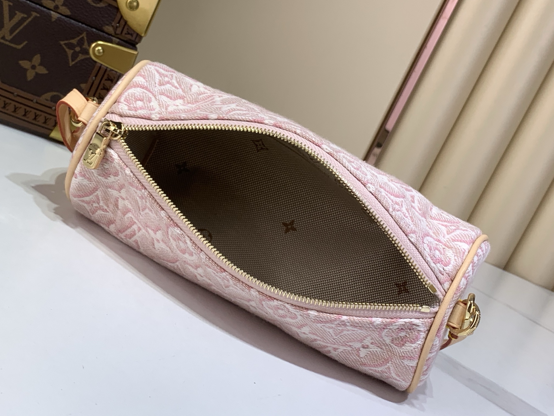 Louis Vuitton Classic Handcrafted Luxury Leather Shoulder Bag Ref 8