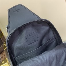 【顶级原单 Avenue Slingbag PM 单肩胸包】M2A354 黑色 (压花) Avenue Slingbag 【顶级原单 Avenue Slingbag PM 单肩胸包】M2A354 黑色 (压花) Avenue Slingbag