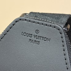 【顶级原单 Avenue Slingbag PM 单肩胸包】M2A354 黑色 (压花) Avenue Slingbag 【顶级原单 Avenue Slingbag PM 单肩胸包】M2A354 黑色 (压花) Avenue Slingbag