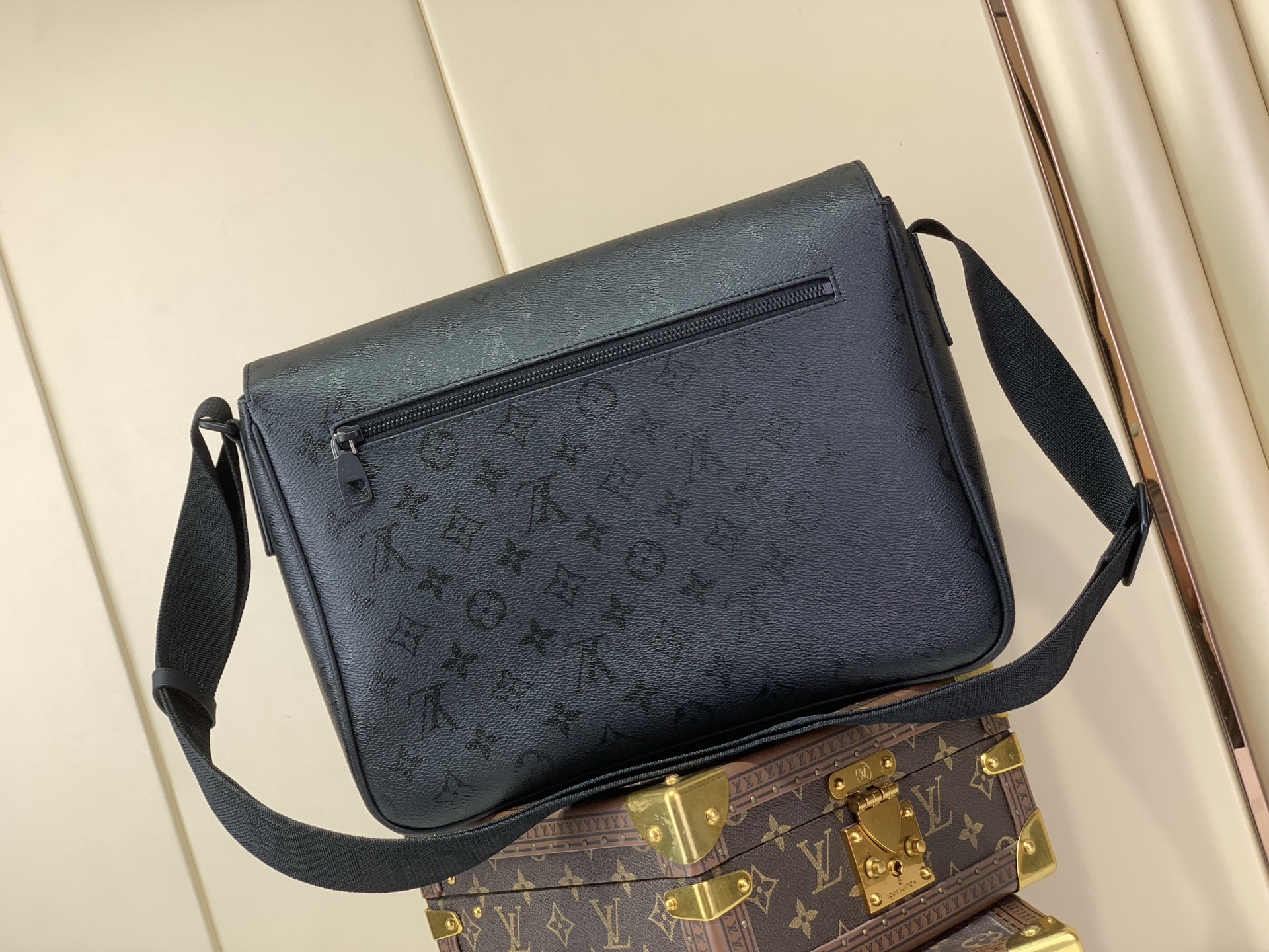 【顶级原单 Bastille 中号 MM 邮差包】M2A192 黑花丝印 Bastille MM由Monogram Mi 【顶级原单 Bastille 中号 MM 邮差包】M2A192 黑花丝印 Bastille MM由Monogram Mi