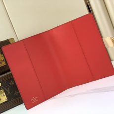 【顶级原单 Paul 中号记事本封面】GI0238 老花/红色 工作出行相伴的路易威登记事本封面,优雅可靠的终身伴侣。奢 【顶级原单 Paul 中号记事本封面】GI0238 老花/红色 工作出行相伴的路易威登记事本封面,优雅可靠的终身伴侣。奢