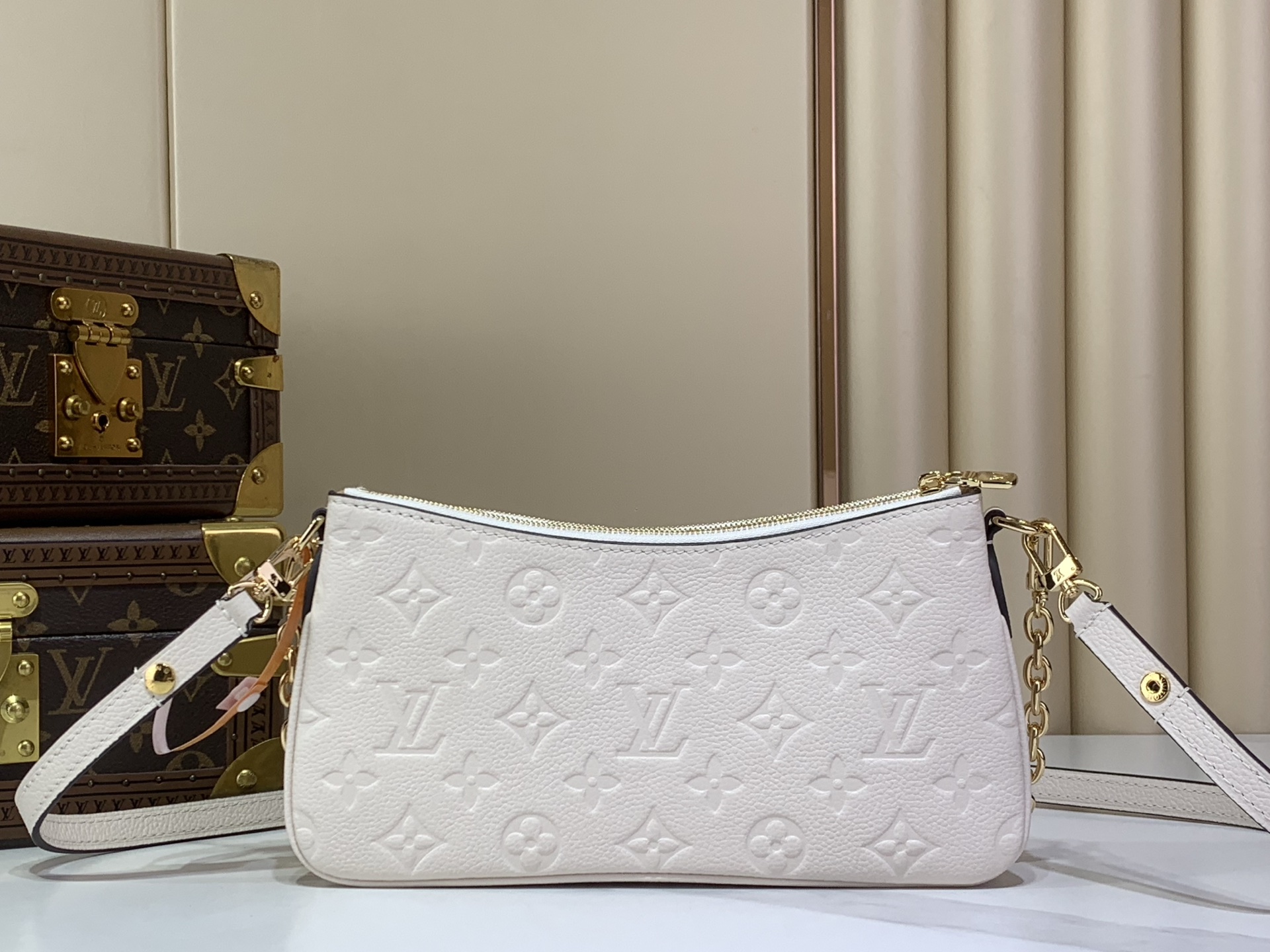 【顶级原单 Liv pochette 链条 手袋】M83001 黑色 M11916 棕色  M3A838 白色 Liv 