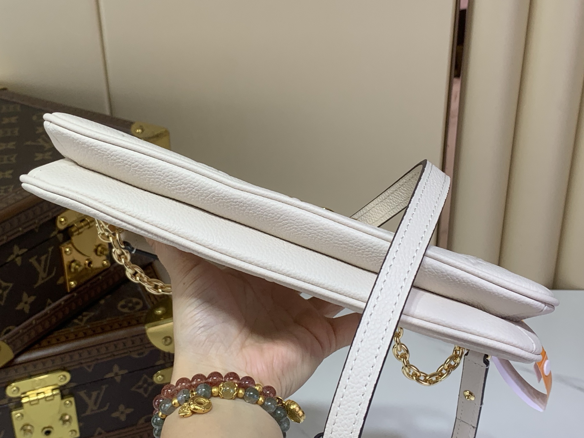 【顶级原单 Liv pochette 链条 手袋】M83001 黑色 M11916 棕色  M3A838 白色 Liv 