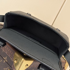 【顶级原单 SATCHEL 迷你斜挎包】M2A259 黑花丝印 本款 Satchel 迷你斜挎包选用 Monogram 【顶级原单 SATCHEL 迷你斜挎包】M2A259 黑花丝印 本款 Satchel 迷你斜挎包选用 Monogram