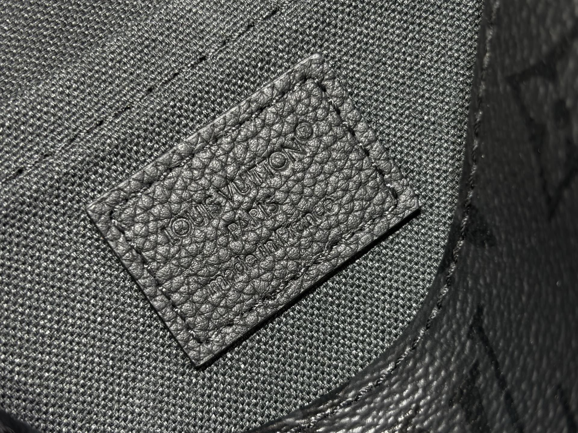 【顶级原单 SATCHEL 迷你斜挎包】M2A259 黑花丝印 本款 Satchel 迷你斜挎包选用 Monogram 【顶级原单 SATCHEL 迷你斜挎包】M2A259 黑花丝印 本款 Satchel 迷你斜挎包选用 Monogram