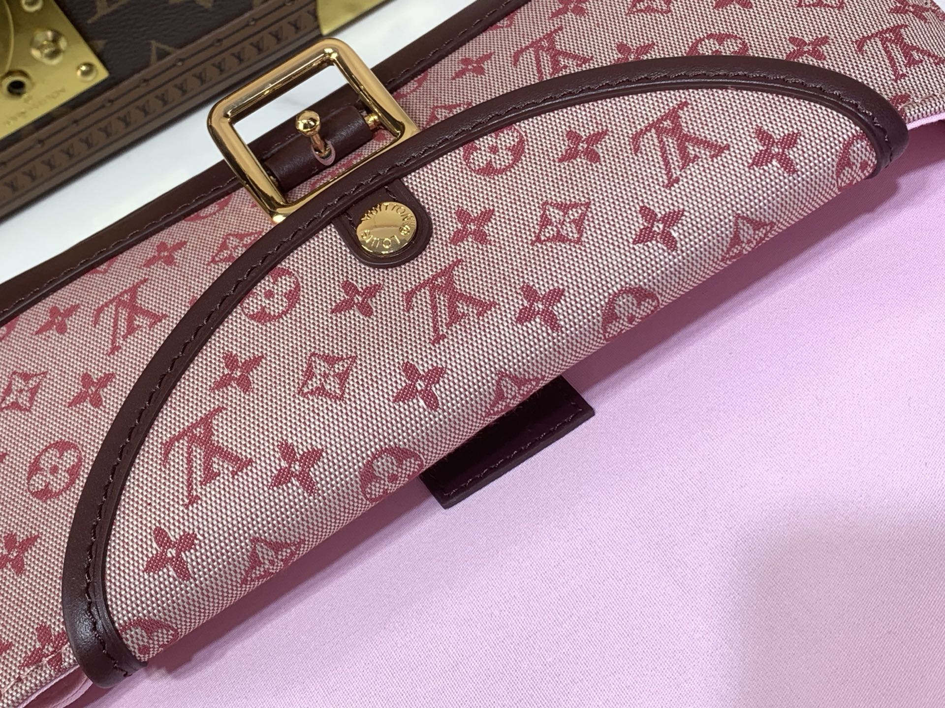 【顶级原单 Vintagelv 中古手袋 】M92693绿色 92692深蓝色 92690灰蓝色 92691树莓粉 92 【顶级原单 Vintagelv 中古手袋 】M92693绿色 92692深蓝色 92690灰蓝色 92691树莓粉 92