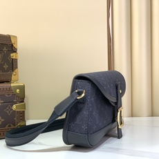 【顶级原单 Vintagelv 中古手袋 】M92693绿色 92692深蓝色 92690灰蓝色 92691树莓粉 92 【顶级原单 Vintagelv 中古手袋 】M92693绿色 92692深蓝色 92690灰蓝色 92691树莓粉 92
