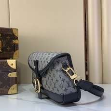 【顶级原单 Vintagelv 中古手袋 】M92693绿色 92692深蓝色 92690灰蓝色 92691树莓粉 92 【顶级原单 Vintagelv 中古手袋 】M92693绿色 92692深蓝色 92690灰蓝色 92691树莓粉 92