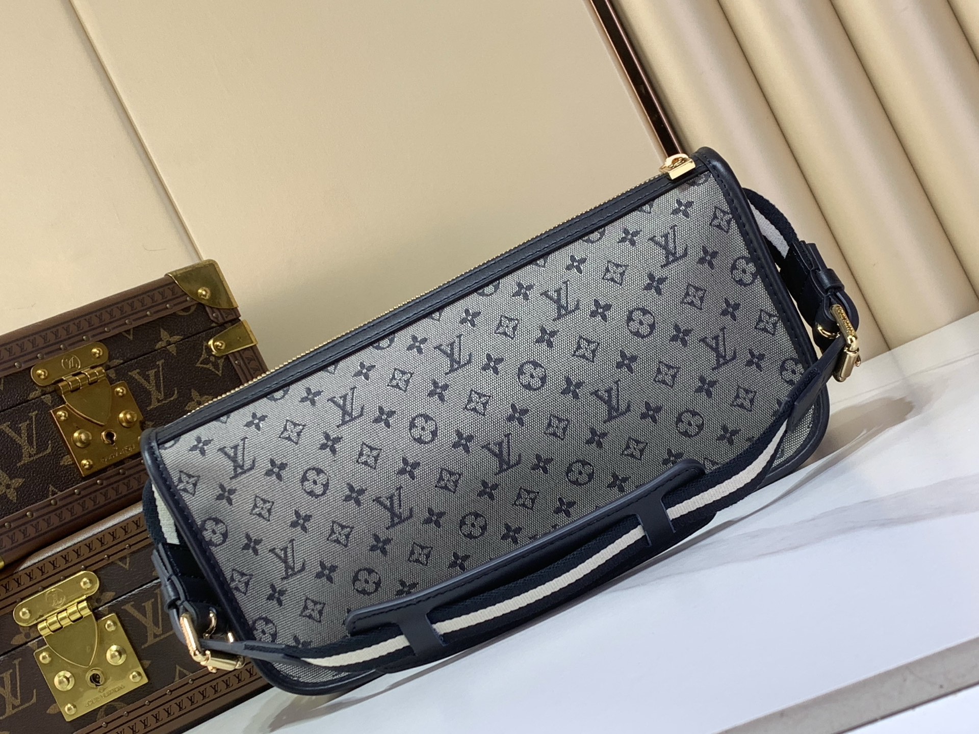 【顶级原单 Lucille小号中古手提袋】M92333黄色 92331树莓粉 92330深蓝色 92332绿色 9233 【顶级原单 Lucille小号中古手提袋】M92333黄色 92331树莓粉 92330深蓝色 92332绿色 9233