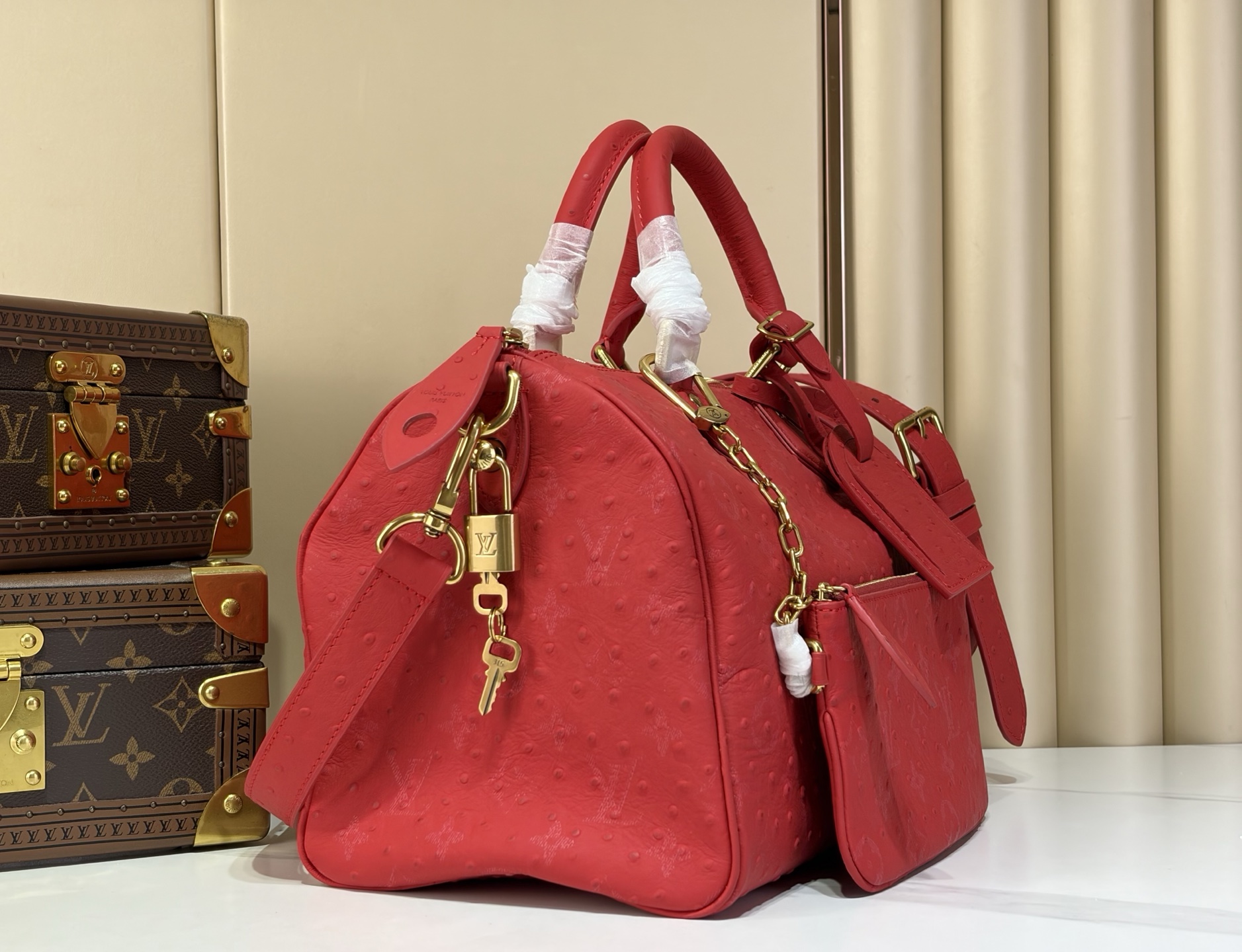 【顶级原单 SPEEDY BANDOULIÈRE 30 手袋 】M24426 玫红色/牛皮压鸵鸟纹 本款 Speedy 【顶级原单 SPEEDY BANDOULIÈRE 30 手袋 】M24426 玫红色/牛皮压鸵鸟纹 本款 Speedy