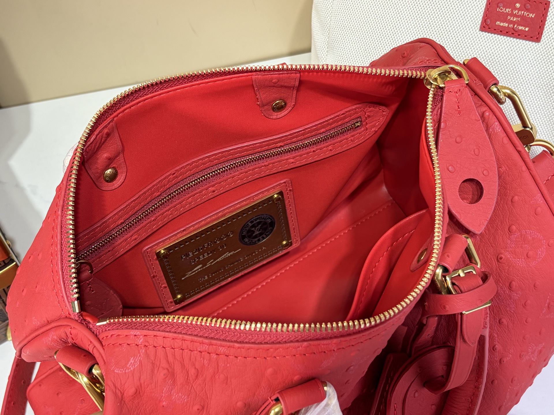 【顶级原单 SPEEDY BANDOULIÈRE 30 手袋 】M24426 玫红色/牛皮压鸵鸟纹 本款 Speedy 【顶级原单 SPEEDY BANDOULIÈRE 30 手袋 】M24426 玫红色/牛皮压鸵鸟纹 本款 Speedy