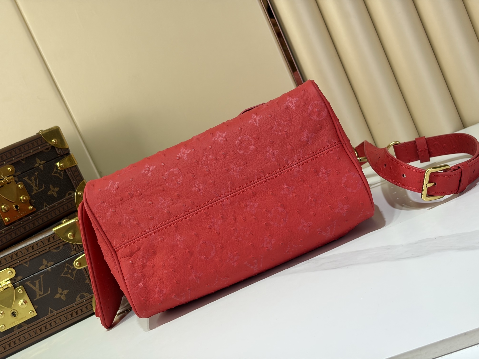 【顶级原单 SPEEDY BANDOULIÈRE 25 手袋 】M24426 玫红色/牛皮压鸵鸟纹 本款 Speedy 【顶级原单 SPEEDY BANDOULIÈRE 25 手袋 】M24426 玫红色/牛皮压鸵鸟纹 本款 Speedy