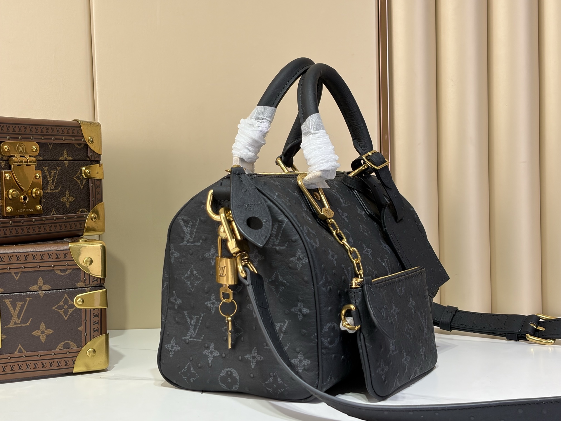 【顶级原单 SPEEDY BANDOULIÈRE 25 手袋 】M24426 黑色/牛皮压鸵鸟纹 本款 Speedy 【顶级原单 SPEEDY BANDOULIÈRE 25 手袋 】M24426 黑色/牛皮压鸵鸟纹 本款 Speedy