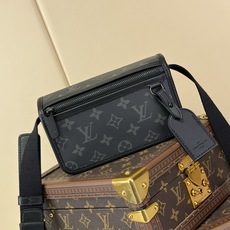 【顶级原单 BOSPHORE 迷你邮差手袋 】m12599 黑花 Bosphore 迷你手袋得名于品牌 2000 年代的 【顶级原单 BOSPHORE 迷你邮差手袋 】m12599 黑花 Bosphore 迷你手袋得名于品牌 2000 年代的