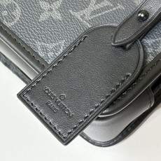 【顶级原单 BOSPHORE 迷你邮差手袋 】m12599 黑花 Bosphore 迷你手袋得名于品牌 2000 年代的 【顶级原单 BOSPHORE 迷你邮差手袋 】m12599 黑花 Bosphore 迷你手袋得名于品牌 2000 年代的