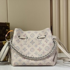 【顶级原单 BELLA 手袋 】M2A168 Bella 水桶包 采用 Monogram 镂花穿孔小牛皮塑造小巧构型,再 【顶级原单 BELLA 手袋 】M2A168 Bella 水桶包 采用 Monogram 镂花穿孔小牛皮塑造小巧构型,再