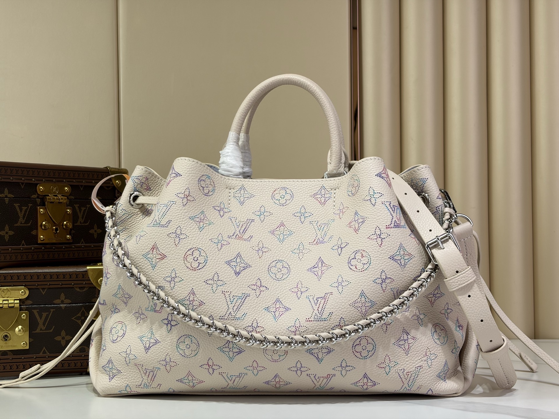 【顶级原单 BELLA TOTE 手袋】M2A169 Flight Mode 胶囊系列Monogram镂花穿孔牛皮革塑 【顶级原单 BELLA TOTE 手袋】M2A169 Flight Mode 胶囊系列Monogram镂花穿孔牛皮革塑