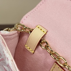【顶级原单 POUCH METIS 腰带】 M4930Z 粉色(提花) 本款 LV Pouch Metis 腰带以考究笔 【顶级原单 POUCH METIS 腰带】 M4930Z 粉色(提花) 本款 LV Pouch Metis 腰带以考究笔