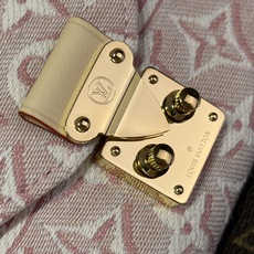 【顶级原单 POUCH METIS 腰带】 M4930Z 粉色(提花) 本款 LV Pouch Metis 腰带以考究笔 【顶级原单 POUCH METIS 腰带】 M4930Z 粉色(提花) 本款 LV Pouch Metis 腰带以考究笔