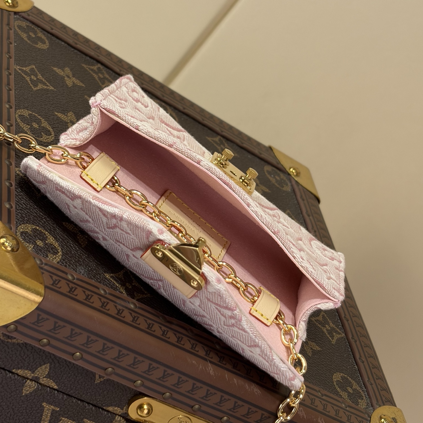【顶级原单 POUCH METIS 腰带】 M4930Z 粉色(提花) 本款 LV Pouch Metis 腰带以考究笔 【顶级原单 POUCH METIS 腰带】 M4930Z 粉色(提花) 本款 LV Pouch Metis 腰带以考究笔