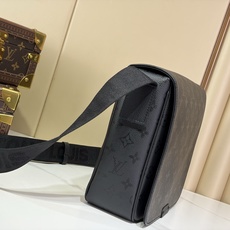 【顶级原单 BASTILLE 小号手袋】M2A195 黑花丝印 本款 Bastille 小号邮差包以 Monogram 【顶级原单 BASTILLE 小号手袋】M2A195 黑花丝印 本款 Bastille 小号邮差包以 Monogram