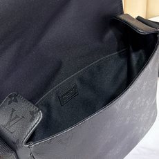 【顶级原单 BASTILLE 小号手袋】M2A195 黑花丝印 本款 Bastille 小号邮差包以 Monogram 【顶级原单 BASTILLE 小号手袋】M2A195 黑花丝印 本款 Bastille 小号邮差包以 Monogram