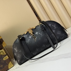 【顶级原单 Squire East-West 单肩手袋】M3A167黑花丝印 出自 Monogram Ink 系列,以亮 【顶级原单 Squire East-West 单肩手袋】M3A167黑花丝印 出自 Monogram Ink 系列,以亮