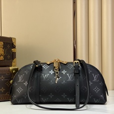 【顶级原单 Squire East-West 单肩手袋】M3A167黑花丝印 出自 Monogram Ink 系列,以亮 【顶级原单 Squire East-West 单肩手袋】M3A167黑花丝印 出自 Monogram Ink 系列,以亮