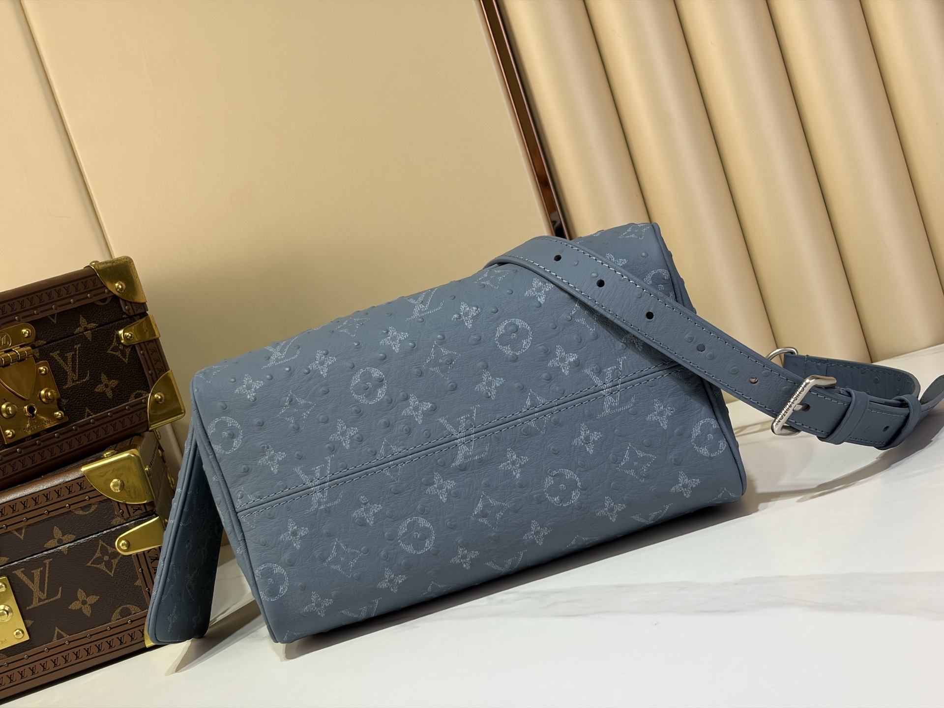 【顶级原单 SPEEDY BANDOULIÈRE 25 手袋 】M24426 蓝灰色/牛皮压鸵鸟纹 本款 Speedy 【顶级原单 SPEEDY BANDOULIÈRE 25 手袋 】M24426 蓝灰色/牛皮压鸵鸟纹 本款 Speedy
