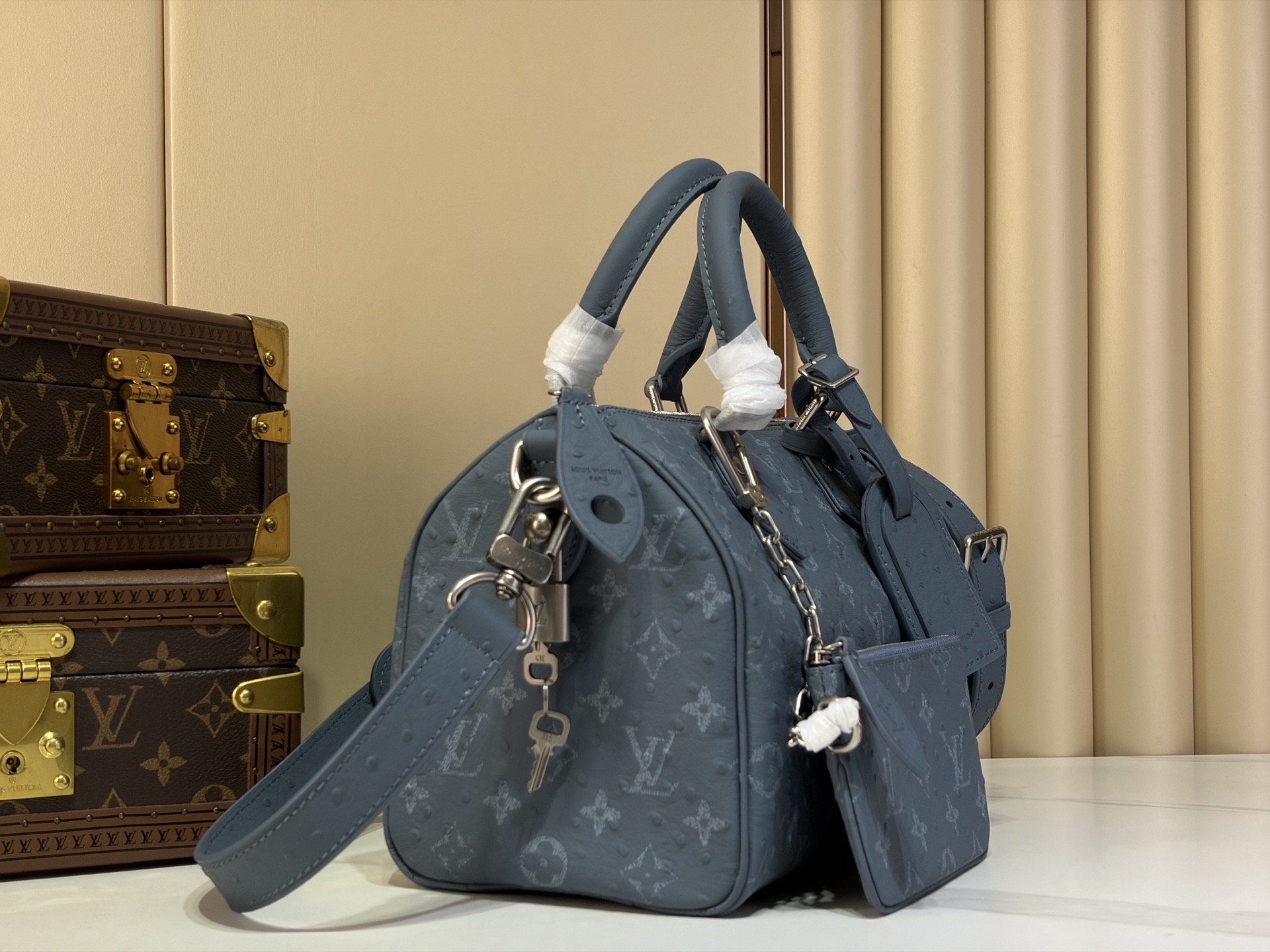 【顶级原单 SPEEDY BANDOULIÈRE 25 手袋 】M24426 蓝灰色/牛皮压鸵鸟纹 本款 Speedy 【顶级原单 SPEEDY BANDOULIÈRE 25 手袋 】M24426 蓝灰色/牛皮压鸵鸟纹 本款 Speedy