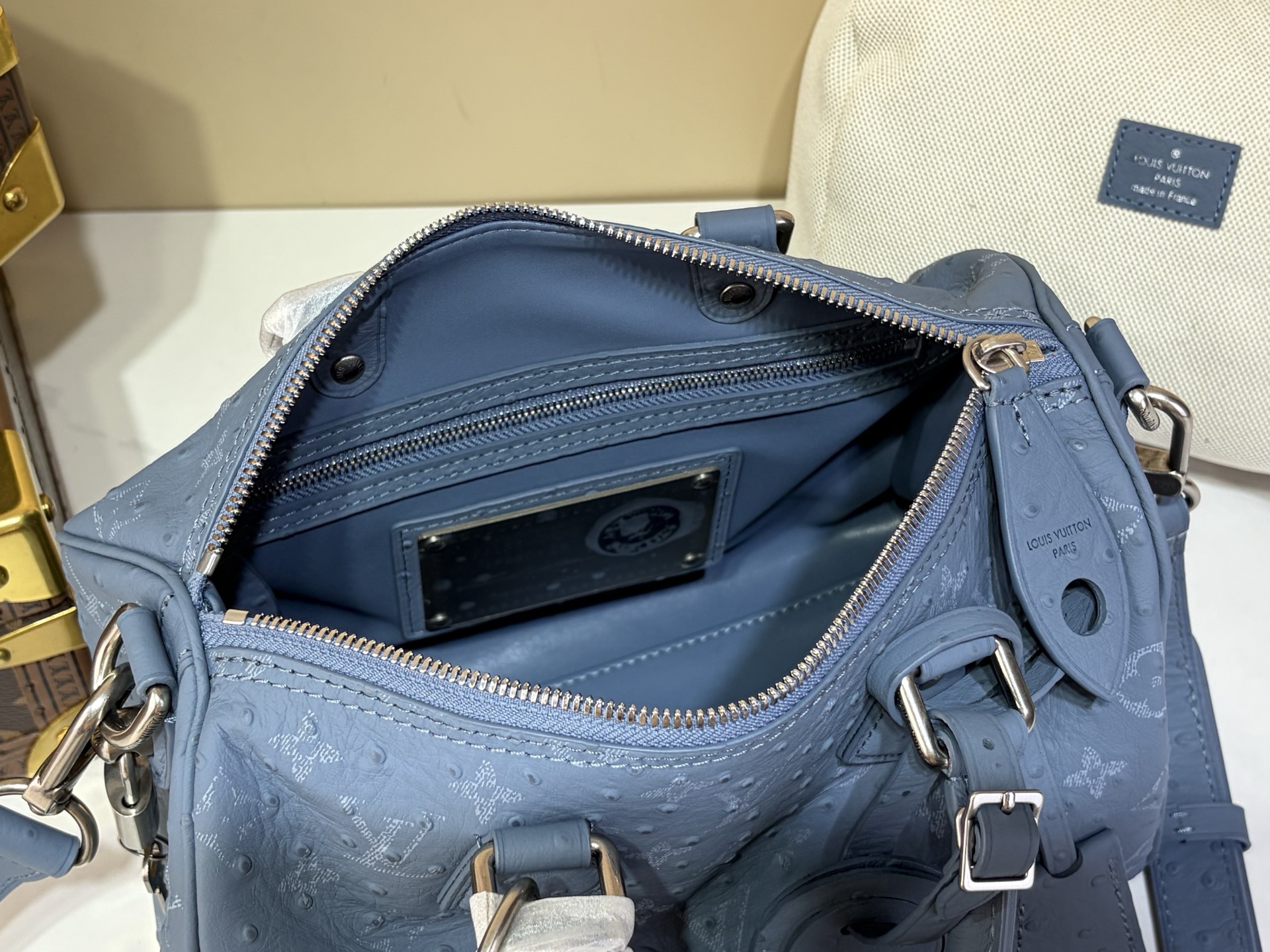 【顶级原单 SPEEDY BANDOULIÈRE 25 手袋 】M24426 蓝灰色/牛皮压鸵鸟纹 本款 Speedy 【顶级原单 SPEEDY BANDOULIÈRE 25 手袋 】M24426 蓝灰色/牛皮压鸵鸟纹 本款 Speedy
