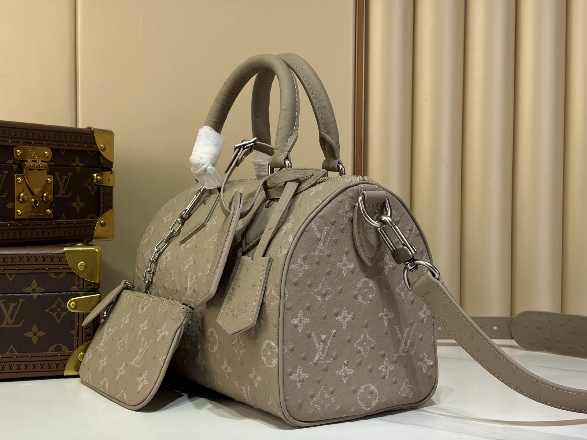 【顶级原单 SPEEDY BANDOULIÈRE 25 手袋 】M24426 灰色/牛皮压鸵鸟纹 本款 Speedy 【顶级原单 SPEEDY BANDOULIÈRE 25 手袋 】M24426 灰色/牛皮压鸵鸟纹 本款 Speedy