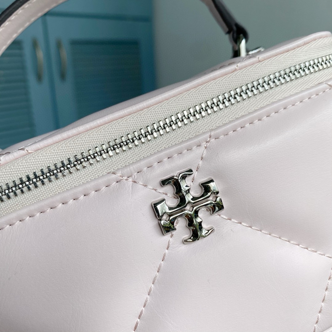 Tory Burch ～Tory Burch新款Kira化妆盒子包 牛皮材质柔软经久耐用 菱格形绗缝立体蓬松