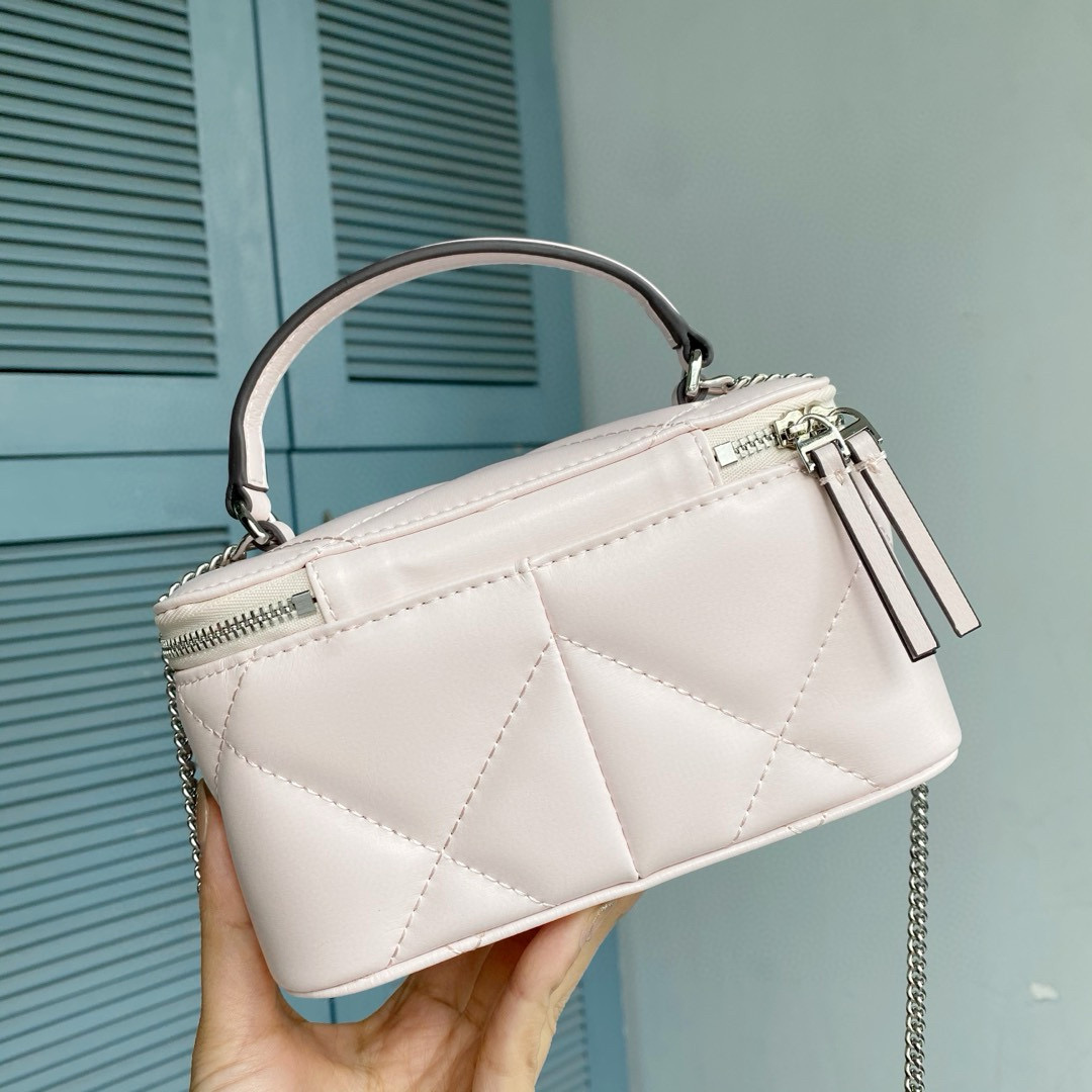 Tory Burch ～Tory Burch新款Kira化妆盒子包 牛皮材质柔软经久耐用 菱格形绗缝立体蓬松