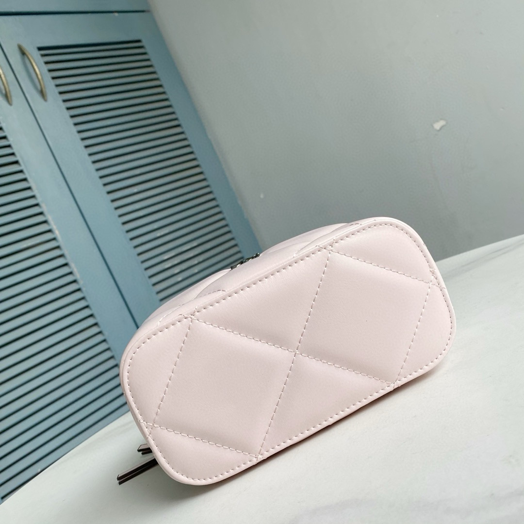Tory Burch ～Tory Burch新款Kira化妆盒子包 牛皮材质柔软经久耐用 菱格形绗缝立体蓬松