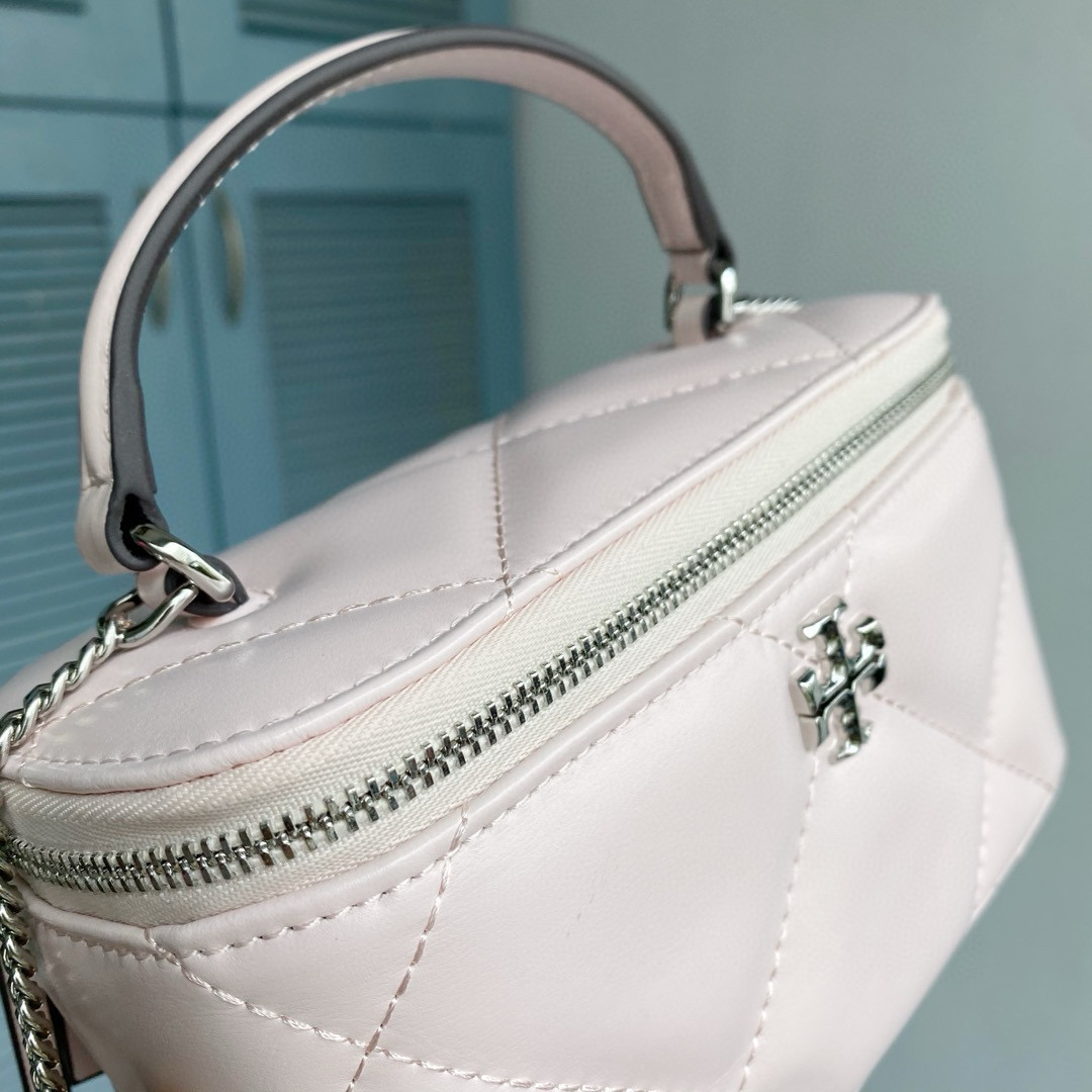 Tory Burch ～Tory Burch新款Kira化妆盒子包 牛皮材质柔软经久耐用 菱格形绗缝立体蓬松