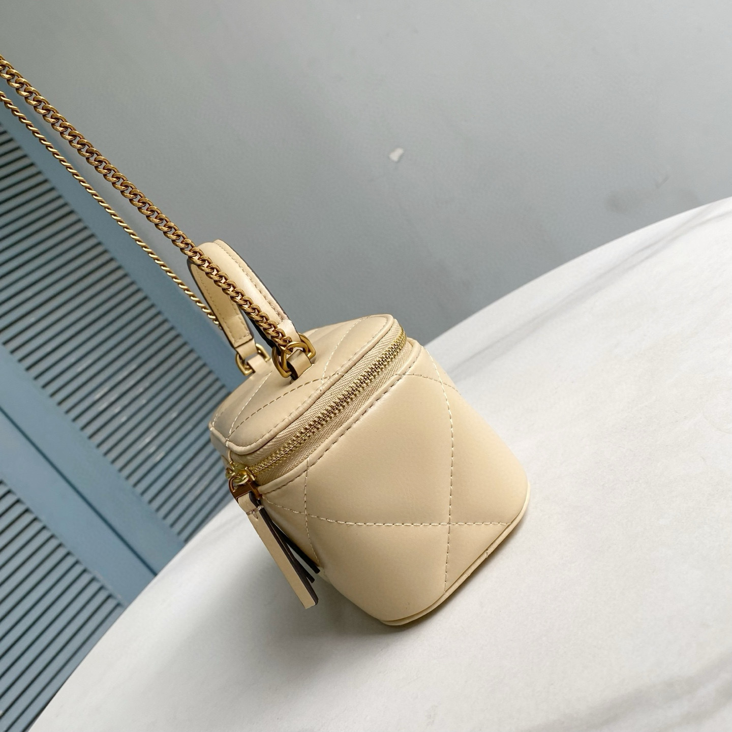 Tory Burch ～Tory Burch新款Kira化妆盒子包 牛皮材质柔软经久耐用 菱格形绗缝立体蓬松
