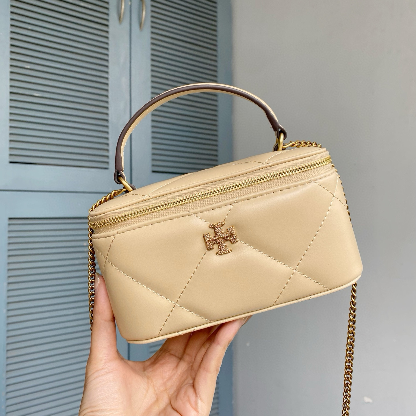 Tory Burch ～Tory Burch新款Kira化妆盒子包 牛皮材质柔软经久耐用 菱格形绗缝立体蓬松