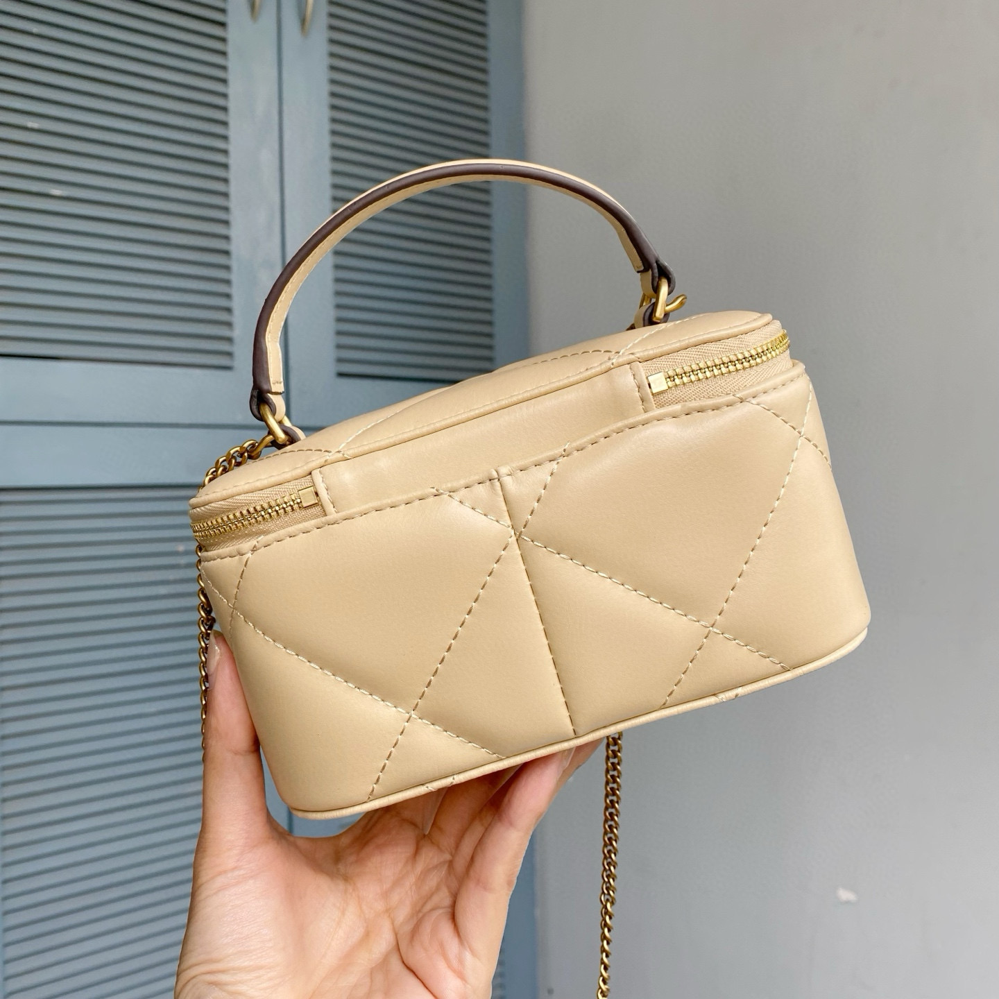 Tory Burch ～Tory Burch新款Kira化妆盒子包 牛皮材质柔软经久耐用 菱格形绗缝立体蓬松