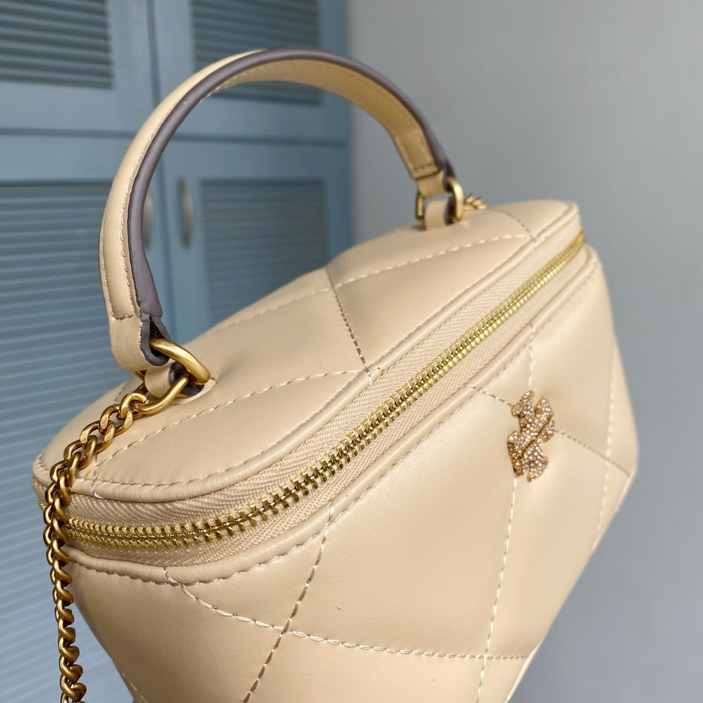 Tory Burch ～Tory Burch新款Kira化妆盒子包 牛皮材质柔软经久耐用 菱格形绗缝立体蓬松